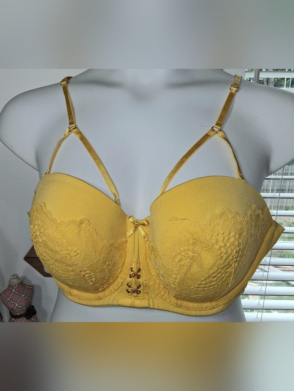 Cacique Bright Yellow Push Up Padded Strappy Bra Super Sexy Sz 42C Pre-Owned